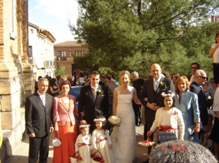 La novia, padrino y los demás
